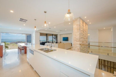 Home design - coastal home design idea in Perth