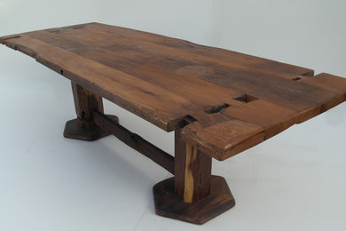 Tische aus historischem Holz