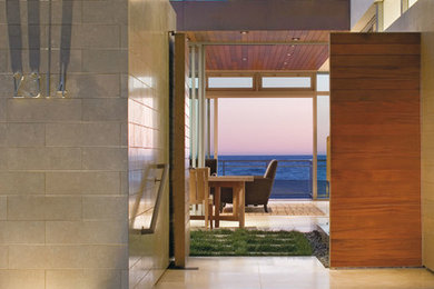 Example of a trendy entryway design in Los Angeles