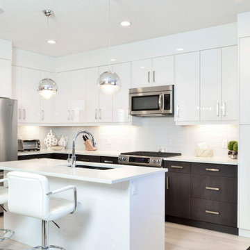 Contemporary Kitchen with two-tone cabinets