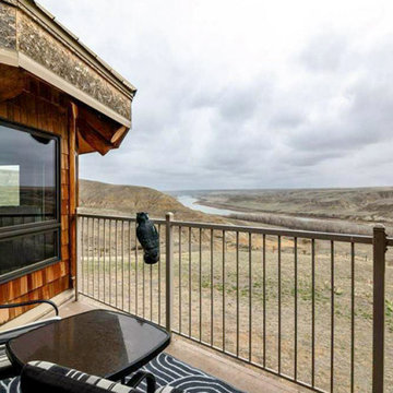 Bindloss Log Home & Getaway Cabin