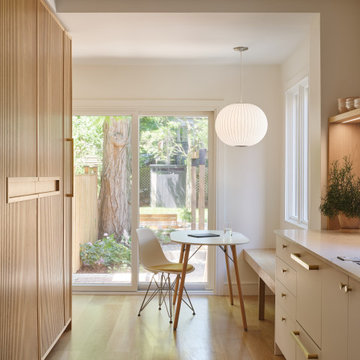 Rathnelly House - Kitchen & Banquet Nook