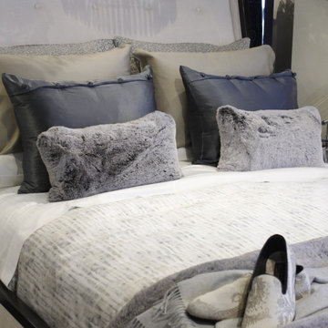 Showroom bedding display: Airy elegance of cotton-sateen. Styled with lyocell an