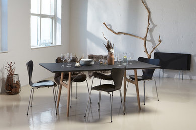 RM 13 – DINING TABLE