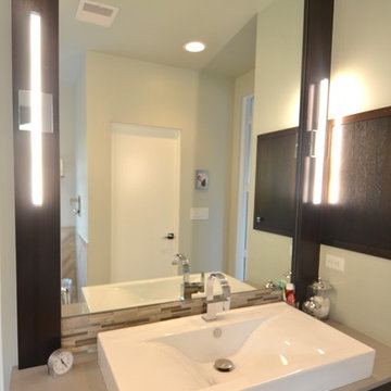 Bellaire - Lake Master Bathroom