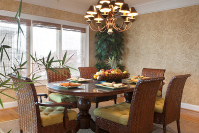 Example of a dining room design in Jacksonville