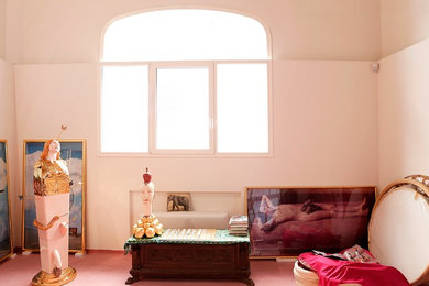 Foto di un soggiorno tradizionale di medie dimensioni e chiuso con sala della musica, pareti beige, pavimento in terracotta, nessun camino e nessuna TV