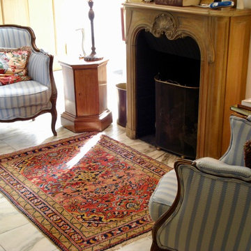 Persian Lilihan oriental rug warms sweet kitchen seating area...