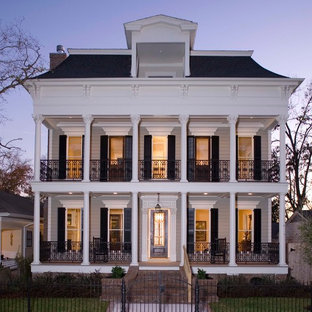 ヒューストンのトラディショナルスタイルのおしゃれな家の外観の写真