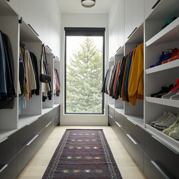 Luxe Modern Estate Home in Devil's Elbow Markham