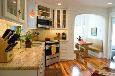 Kitchen - traditional kitchen idea in Other
