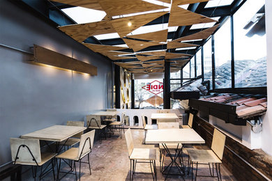 Example of a dining room design in Other