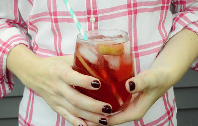 A Juicy Fall Sangria for Your Outdoor Mini Bar