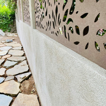 Tropical Tranquility: Stucco and Bahama Pattern Privacy Panel in Fairbanks Ranch