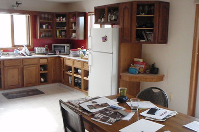 Example of a classic kitchen design in Other