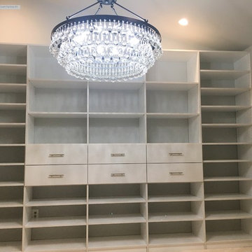 Tres Chic Dressing Room