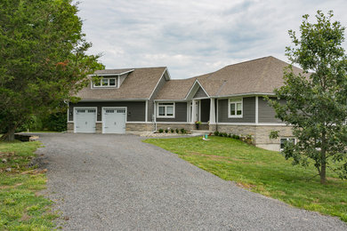 Mid-sized craftsman gray one-story vinyl exterior home idea in Toronto with a shingle roof