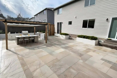 The Lee Family's Multifunctional Yard