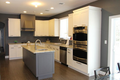 Kitchen - contemporary kitchen idea in New York