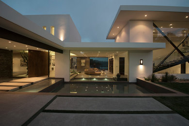 Exterior home idea in Los Angeles