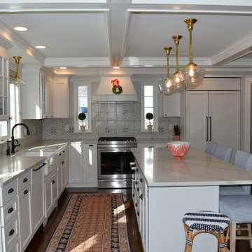Wellborn Forest Hamilton door style in Arctic White and Oyster