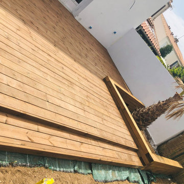 Création d'une terrasse en bois et aménagement paysager