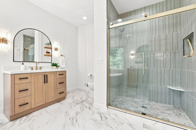 Example of a transitional bathroom design in Minneapolis