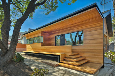 Inspiration for a contemporary exterior home remodel in Los Angeles