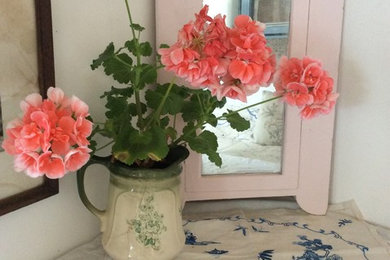 Home design - shabby-chic style home design idea in Dublin