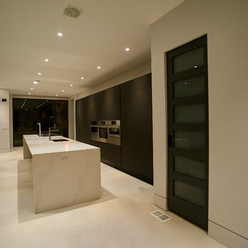 A Kitchen in Balance: Sleek Geometry & Subtle Drama in Lincoln Park