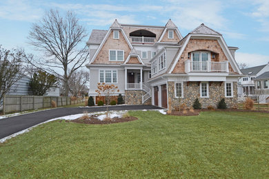 Beach style exterior home photo in New York