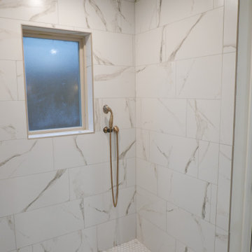 Hickory Glen Master Bathroom