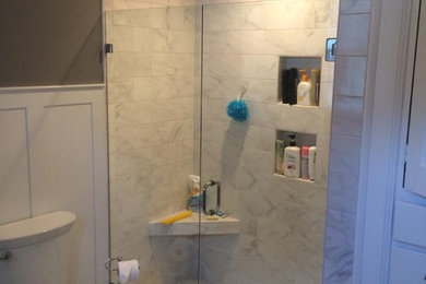 Example of a minimalist bathroom design in Other