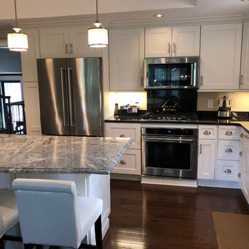 Chic Transitional Kitchen