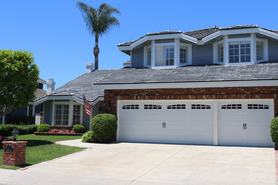 Design ideas for a mid-sized traditional garage in Orange County.