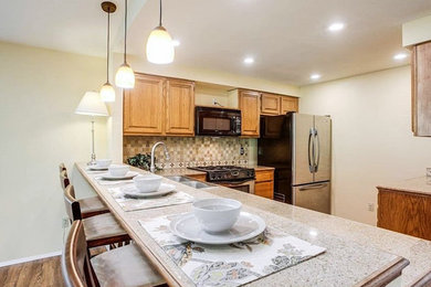 Example of a classic kitchen design in Seattle