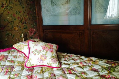 Пример оригинального дизайна: хозяйская спальня среднего размера в классическом стиле