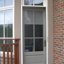 Retractable outdoor screen