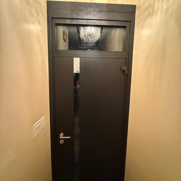 Cynex 6777 Black with transom UP