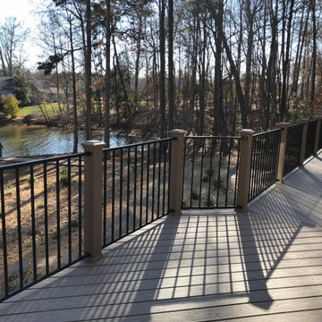 Deck & Screened Gazebo Overlooking the Lake