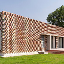 Delhi Houzz: A Green and Earthy Brick Bungalow