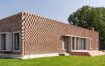 Delhi Houzz: A Green and Earthy Brick Bungalow