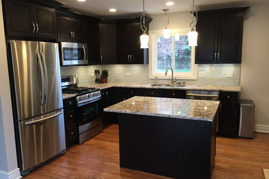 Inspiration for a contemporary kitchen remodel in Chicago