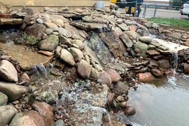 Inspiration for a contemporary landscaping in Denver.