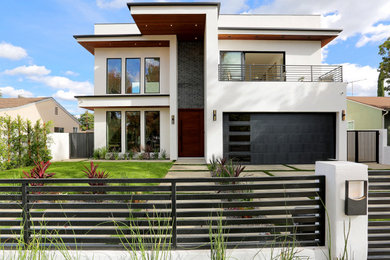 Example of a minimalist exterior home design in Los Angeles