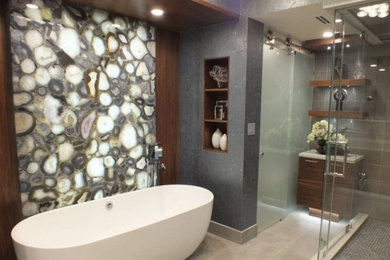 Example of a bathroom design in Miami