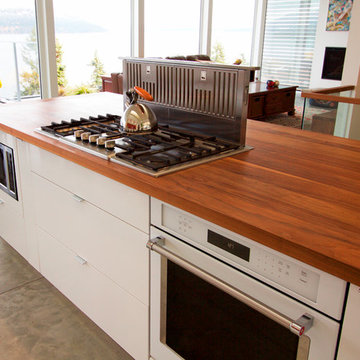 Arbutus Ridge - Kitchen & Laundry