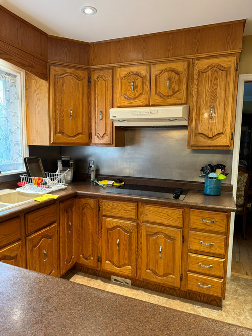 Ideas for quartz countertop colour to match oak