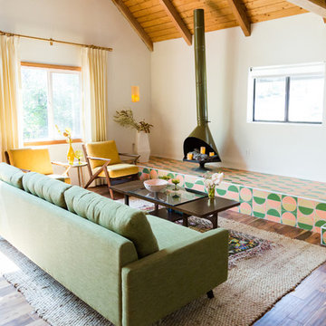 Kitchy Kitchen Cabin: Colorful Hand Painted Tiles Platform