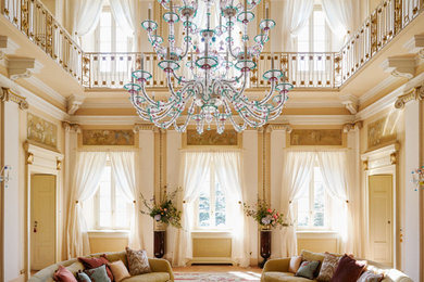 Living room - traditional living room idea in San Francisco